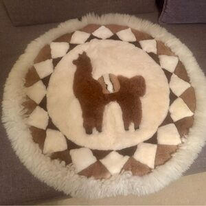 ROUND ALPACA FUR RUG